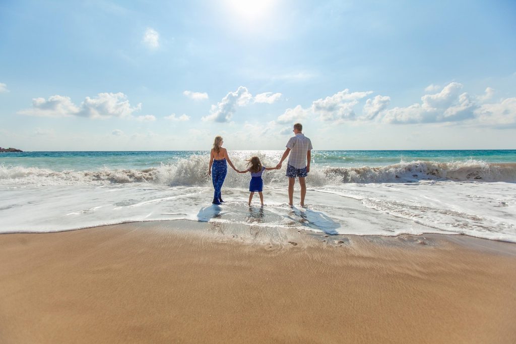 découvrez nos programmes de vacances en famille : des séjours adaptés à tous les âges, activités variées et hébergements confortables pour partager des moments inoubliables ensemble.