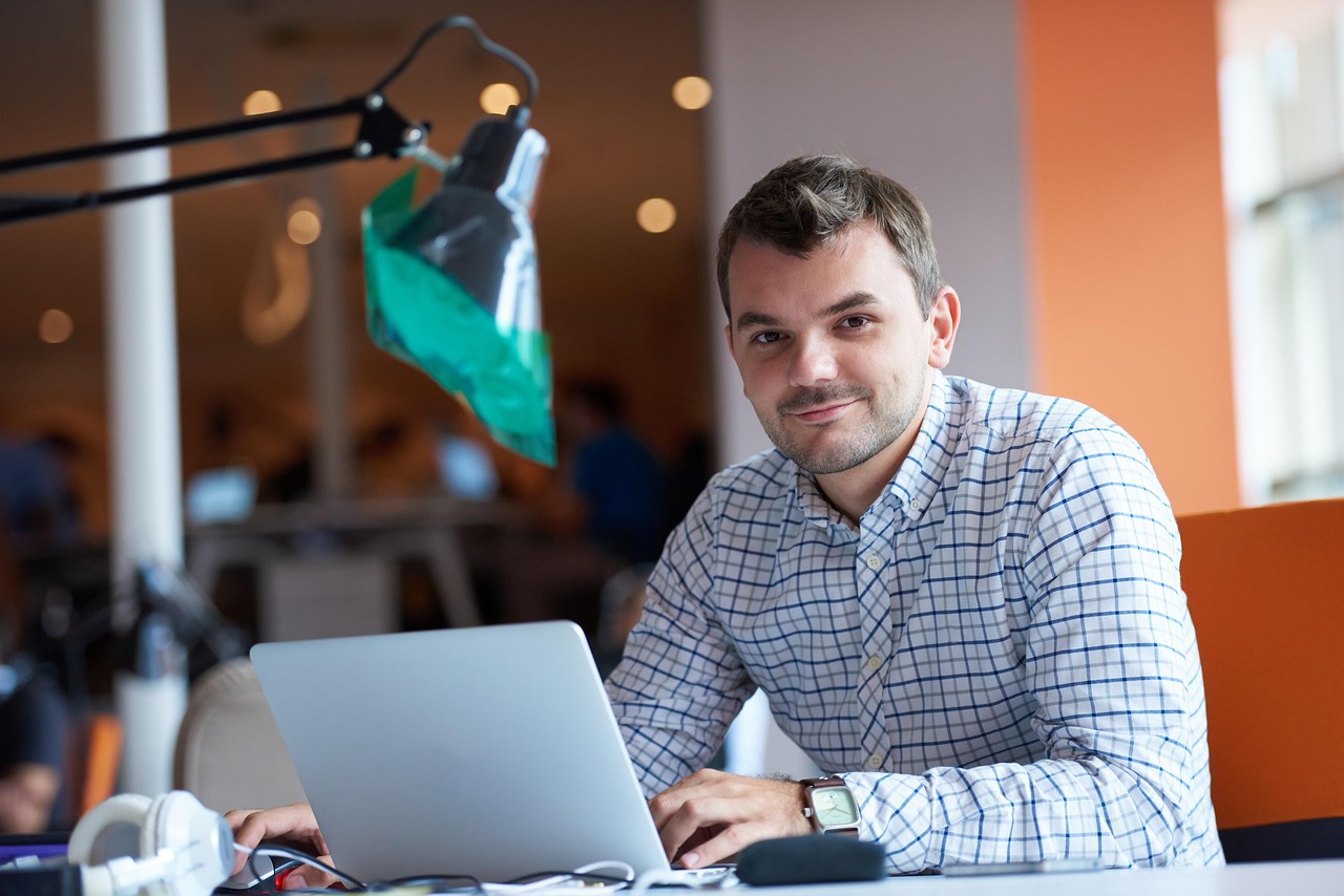 découvrez tout ce que vous devez savoir sur les avantages sociaux offerts aux employés : santé, retraite, congés, assurances et bien plus pour attirer et fidéliser vos talents.
