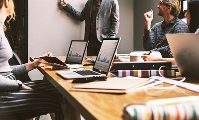 Société commerciale : tout savoir pour réussir la création en 2025